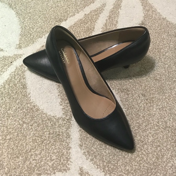 clarks pointed heels